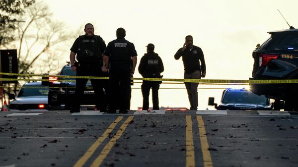 Силовики у Белого дома после того, как там произошла стрельба - Sputnik Беларусь