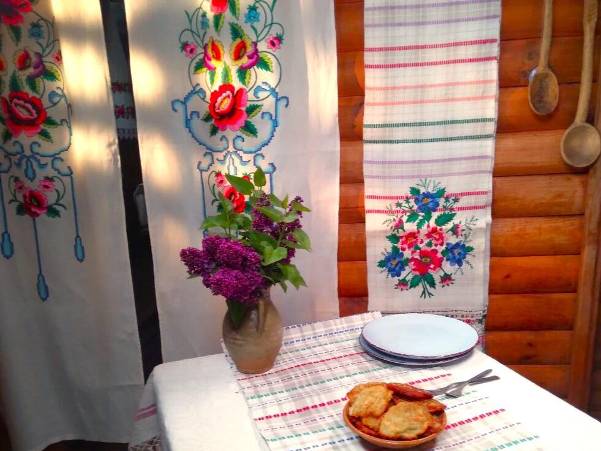 У святочна прыбранай хаце - Sputnik Беларусь, 1920, 27.11.2025