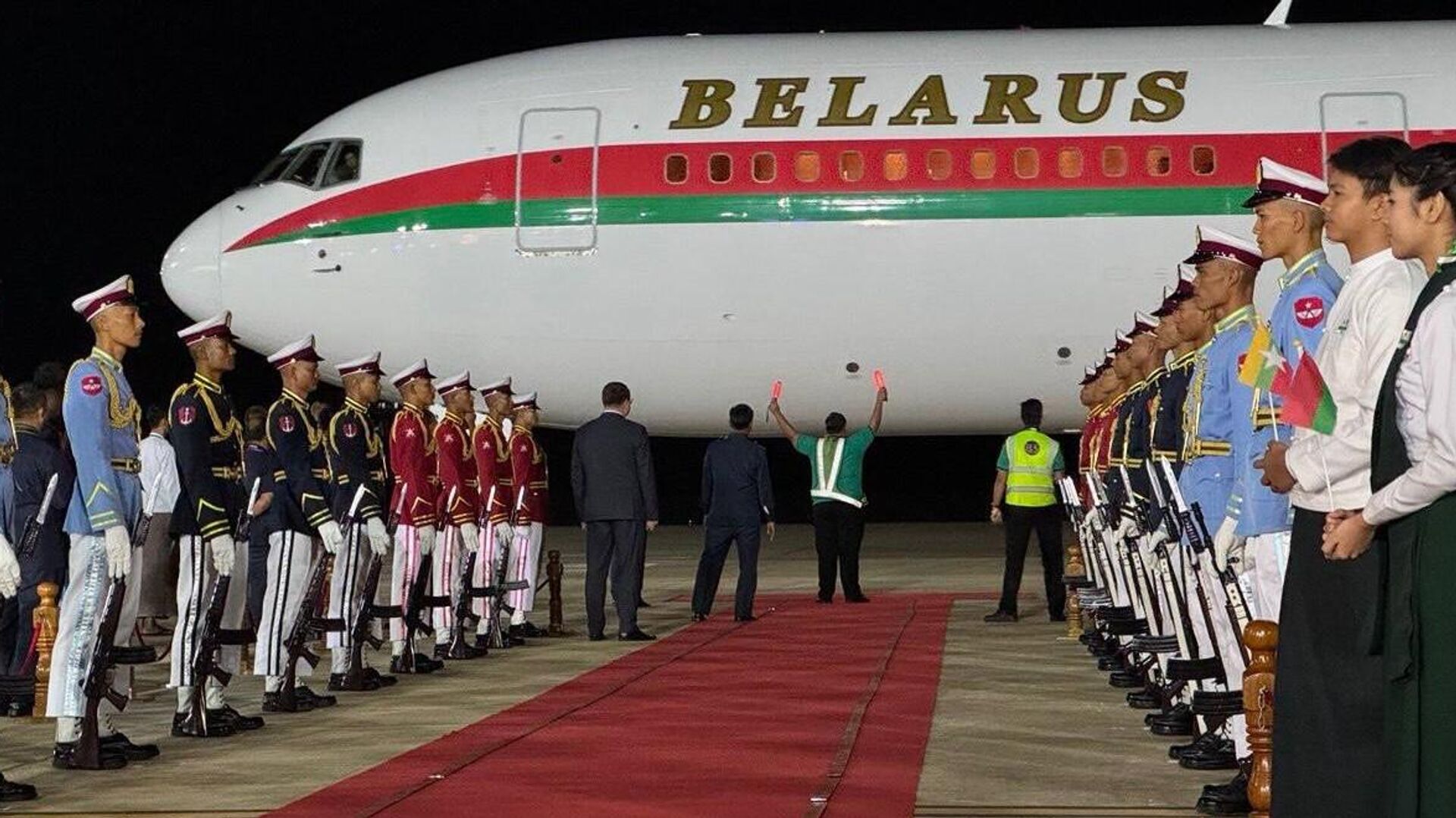Самолет президента Беларуси в Мьянме