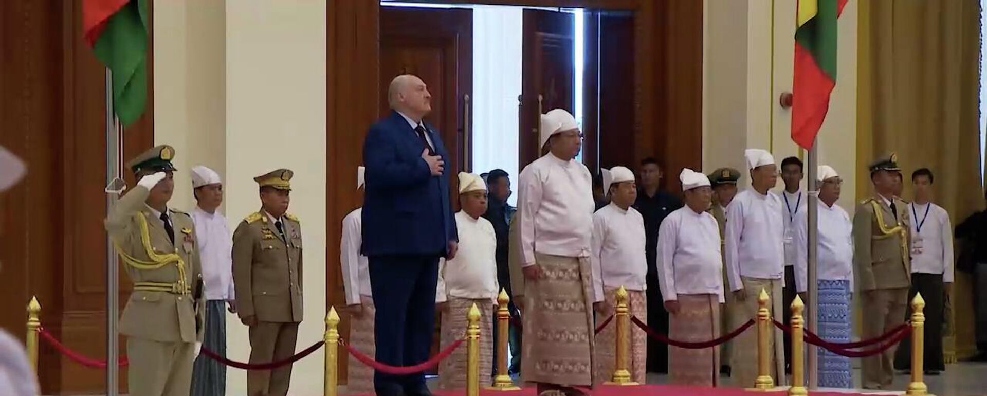 Хорошая погода и место сказочное: как встречали Лукашенко в Мьянме (видео) - Sputnik Беларусь, 1920, 28.11.2025