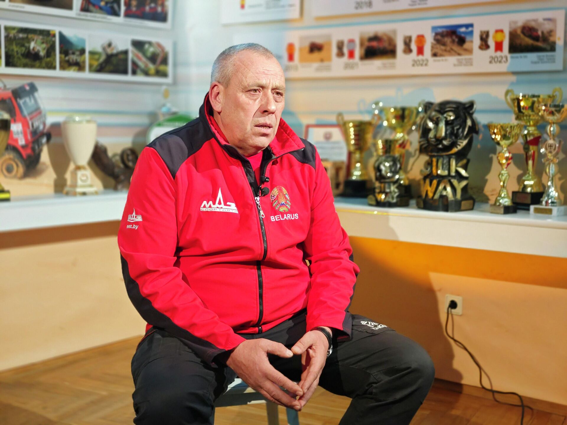 Один из первых пилотов команды МАЗ-СПОРТавто Александр Василевский Один из первых пилотов команды МАЗ-СПОРТавто Александр Василевский - Sputnik Беларусь, 1920, 02.12.2025