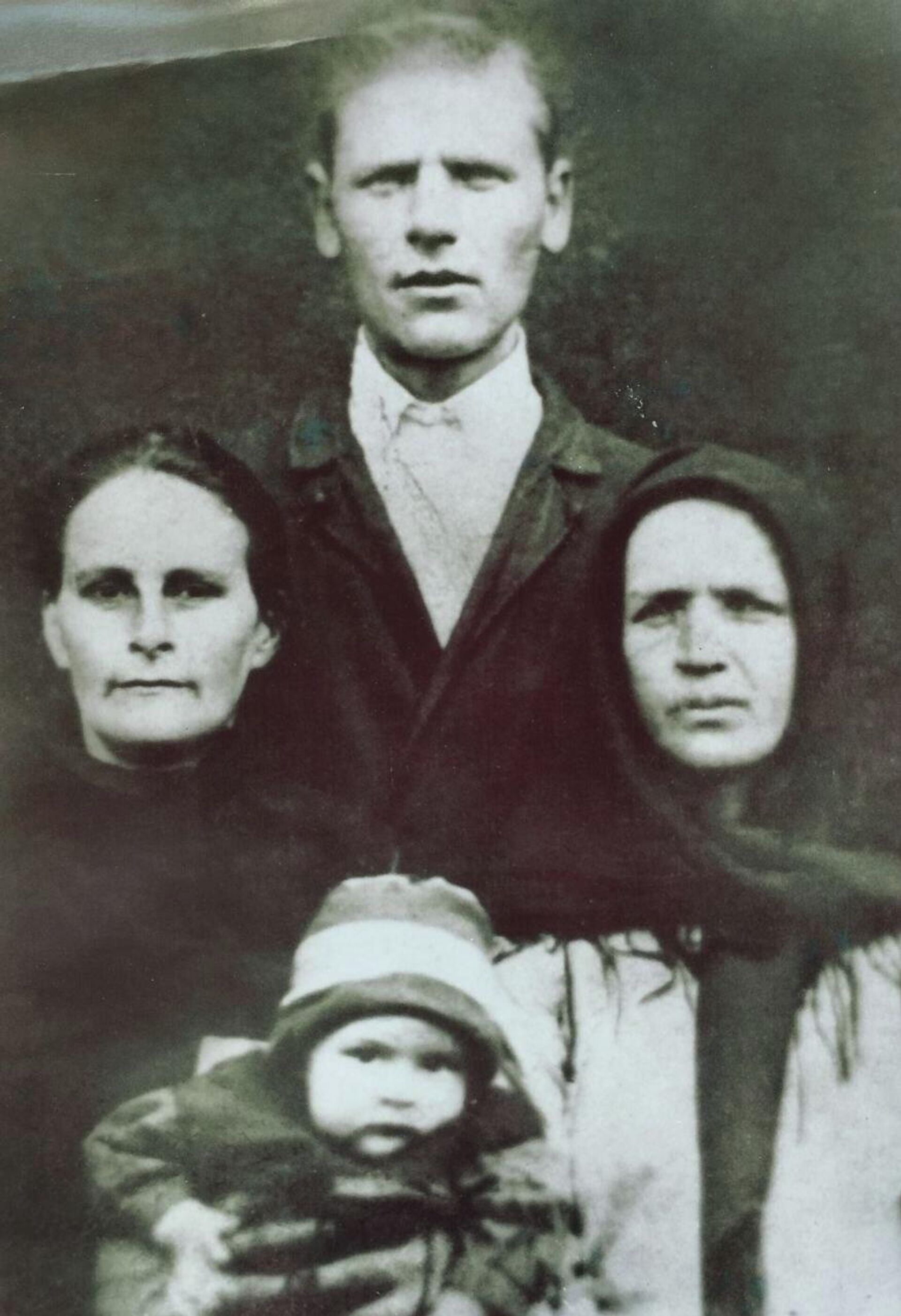 Близкие родственники Антона Адамовича Алехновича - советского летчика, участника Великой Отечественной войны, героя Советского Союза - Sputnik Беларусь, 1920, 29.11.2025