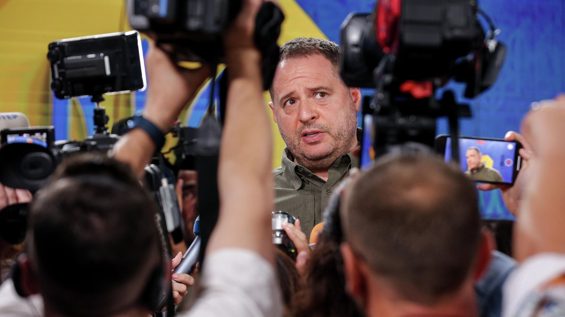 Европа включила «антикриз»: Ермак держал Зеленского под гипнозом Европа включила «антикриз»: Ермак держал Зеленского под гипнозом