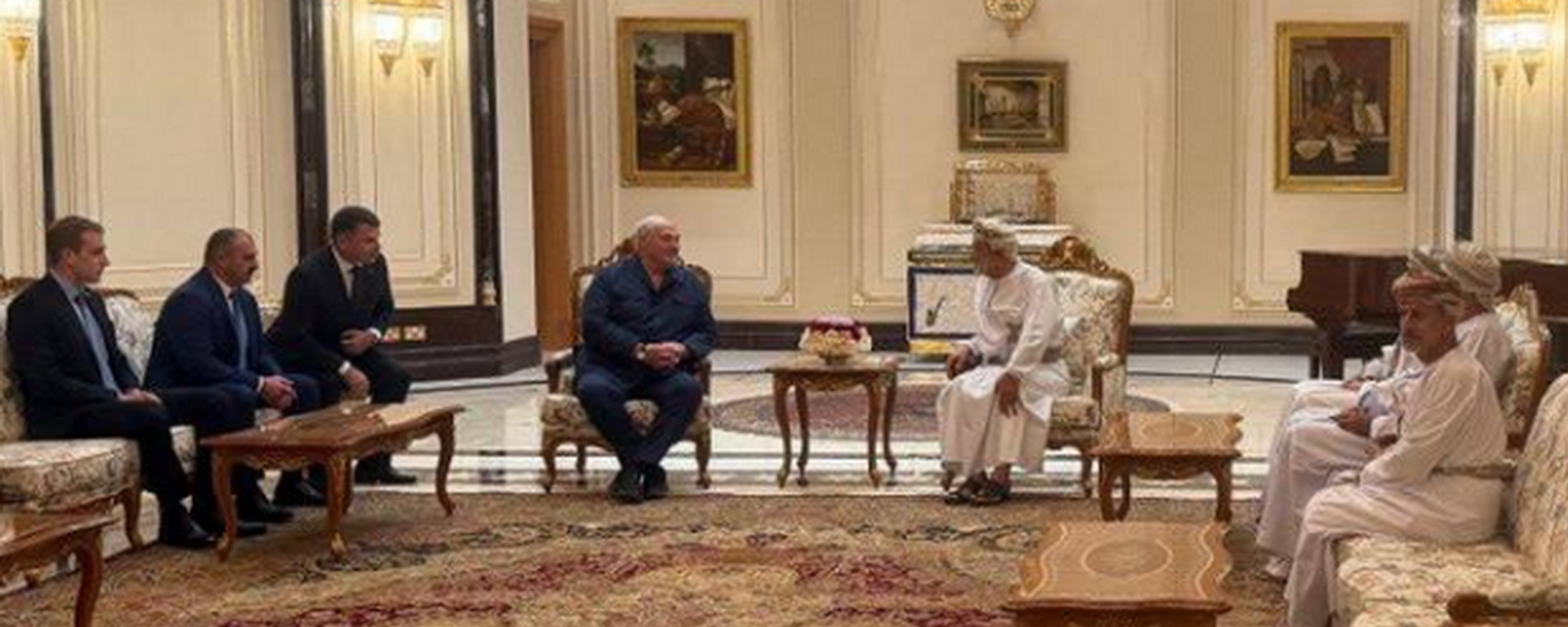 Президент Беларуси Александр Лукашенко встречается с султаном Омана Хайсамом бен Тареком Аль Саидом - Sputnik Беларусь, 1920, 01.12.2025
