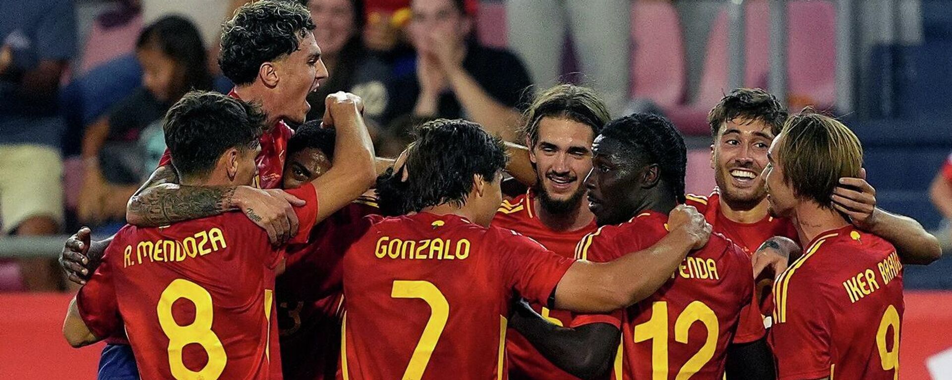 Игроки сборной Испании по футболу - Sputnik Беларусь, 1920, 01.12.2025