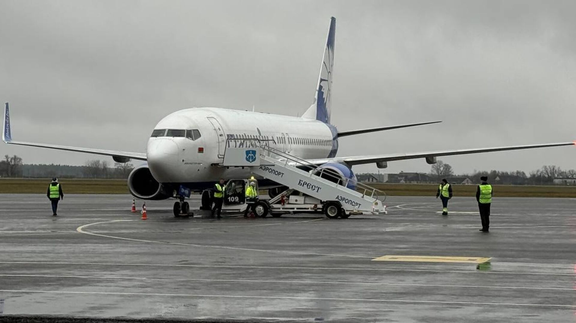 «Белавиа» возобновила чартеры из Бреста в Шарм-эль-Шейх «Белавиа» возобновила чартеры из Бреста в Шарм-эль-Шейх