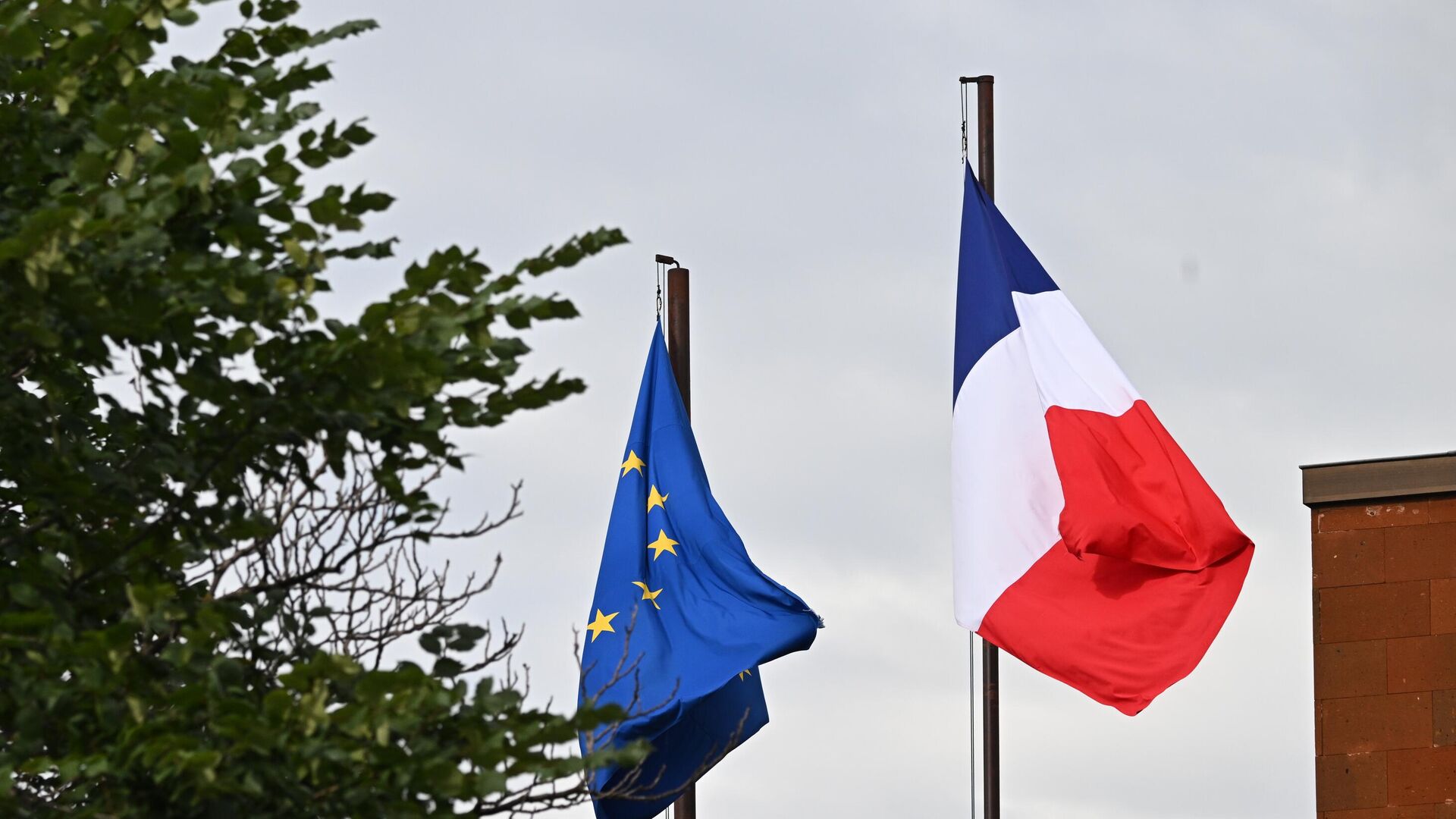 СВР: Париж продолжает искать варианты прямого участия в конфликте на Украине СВР: Париж продолжает искать варианты прямого участия в конфликте на Украине