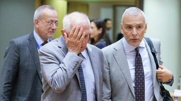 Заместитель председателя Еврокомиссии Жозеп Боррель (на переднем плане) и Стефано Саннино (справа) - Sputnik Беларусь