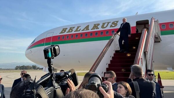 Александр Лукашенко прибыл с официальным визитом в Алжир Александр Лукашенко прибыл с официальным визитом в Алжир - Sputnik Беларусь