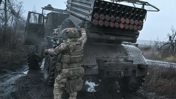 Боевая работа РСЗО Град группировки войск Центр на Красноармейском направлении СВО - Sputnik Беларусь