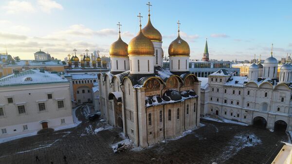 Грановитая палата, собор Спаса нерукотворного образа (Верхоспасский собор), Успенский собор и храм Двенадцати апостолов (слева направо) на территории Московского Кремля - Sputnik Беларусь