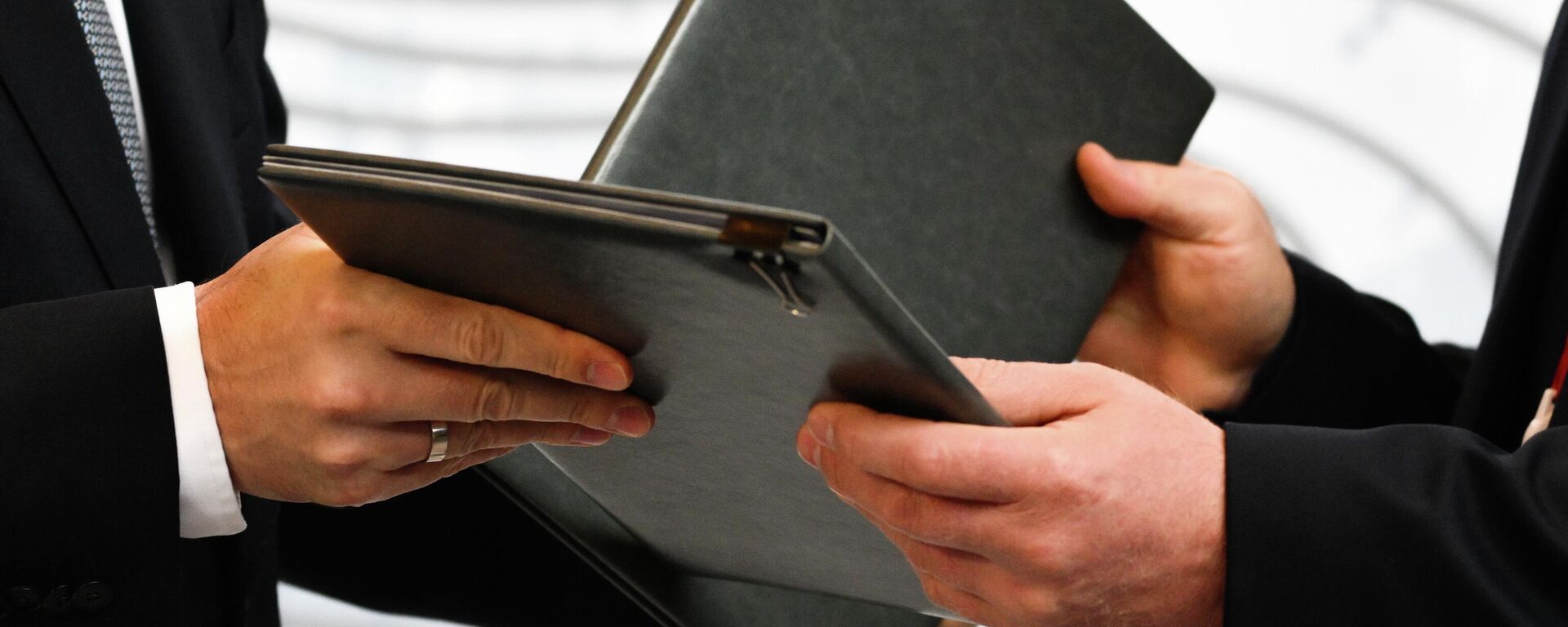 Обмен папками с документами - Sputnik Беларусь, 1920, 25.03.2026