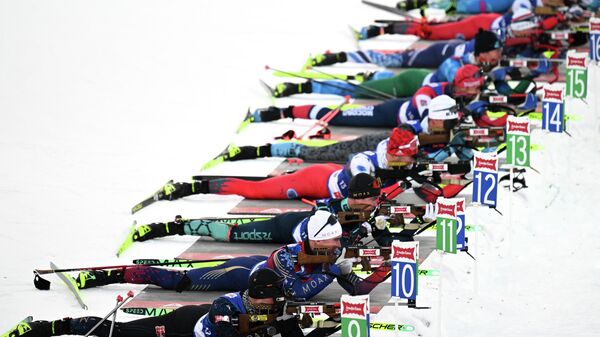 Биатлонисты на стрельбе, архивное фото - Sputnik Беларусь