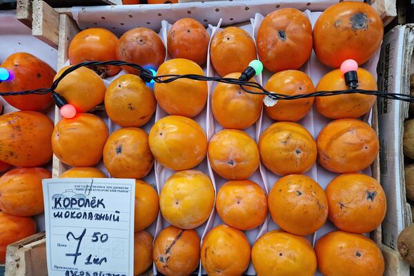 Фрукты на Комаровском рынке - Sputnik Беларусь