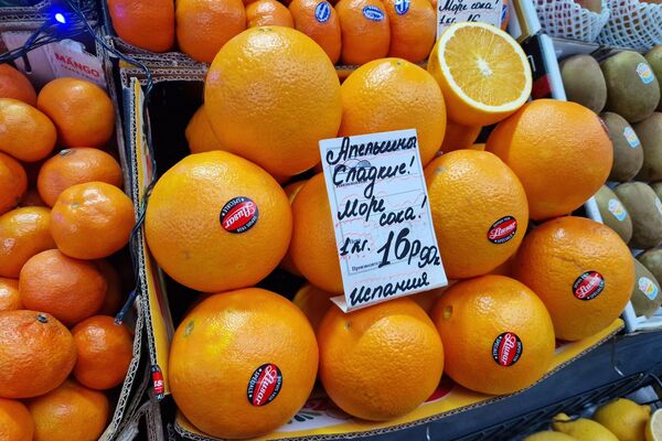 Фрукты на Комаровском рынке - Sputnik Беларусь