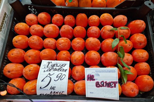 Фрукты на Комаровском рынке - Sputnik Беларусь