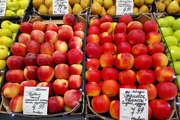 Фрукты на Комаровском рынке - Sputnik Беларусь