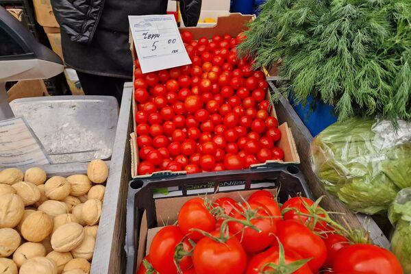 Овощи на Комаровском рынке - Sputnik Беларусь