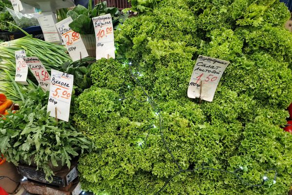 Овощи на Комаровском рынке - Sputnik Беларусь