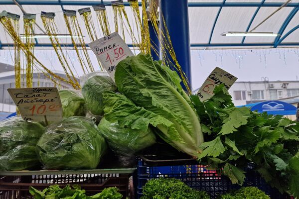 Овощи на Комаровском рынке - Sputnik Беларусь