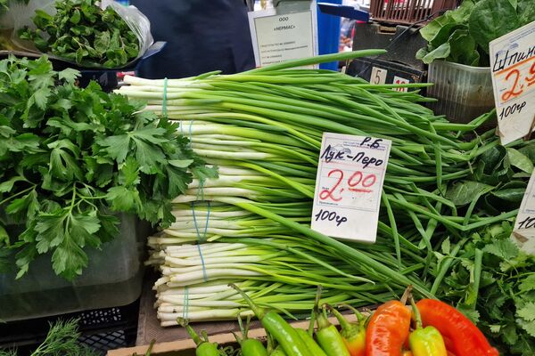 Овощи на Комаровском рынке - Sputnik Беларусь