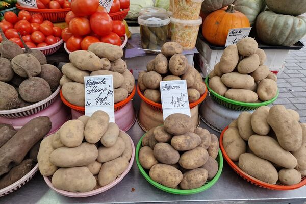 Овощи на Комаровском рынке - Sputnik Беларусь