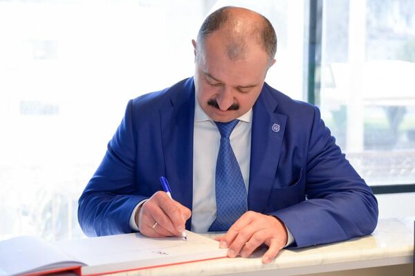 Встреча главы НОК Беларуси Виктора Лукашенко с оманским коллегой Аззаном Аль Саидом - Sputnik Беларусь