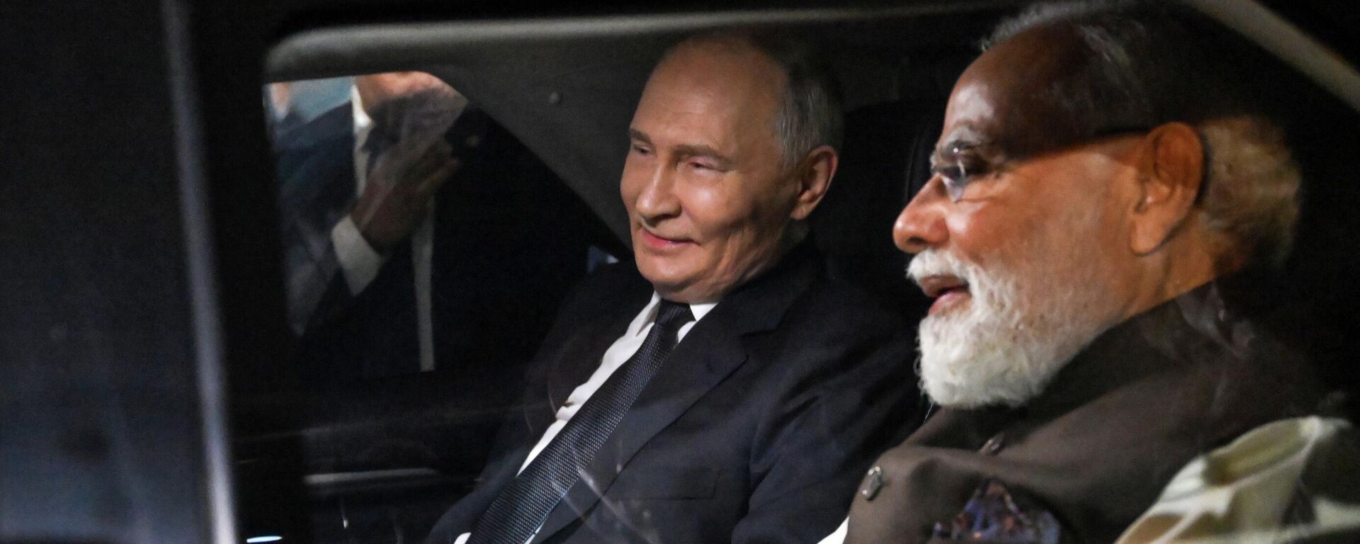 Прэзідэнт РФ Уладзімір Пуцін і прэм'ер-міністр Індыі Нарэндра Модзі - Sputnik Беларусь, 1920, 05.12.2025
