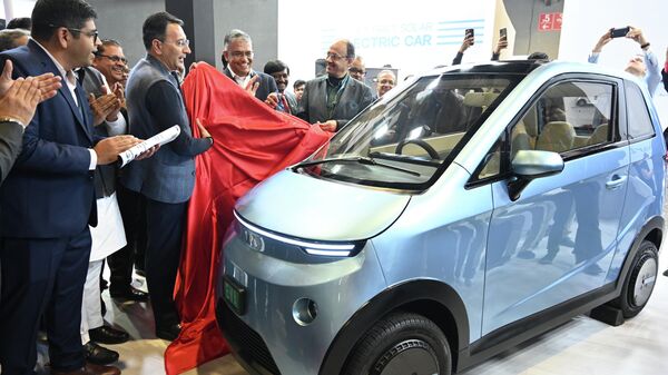 Индийский электромобиль EVA India - Sputnik Беларусь