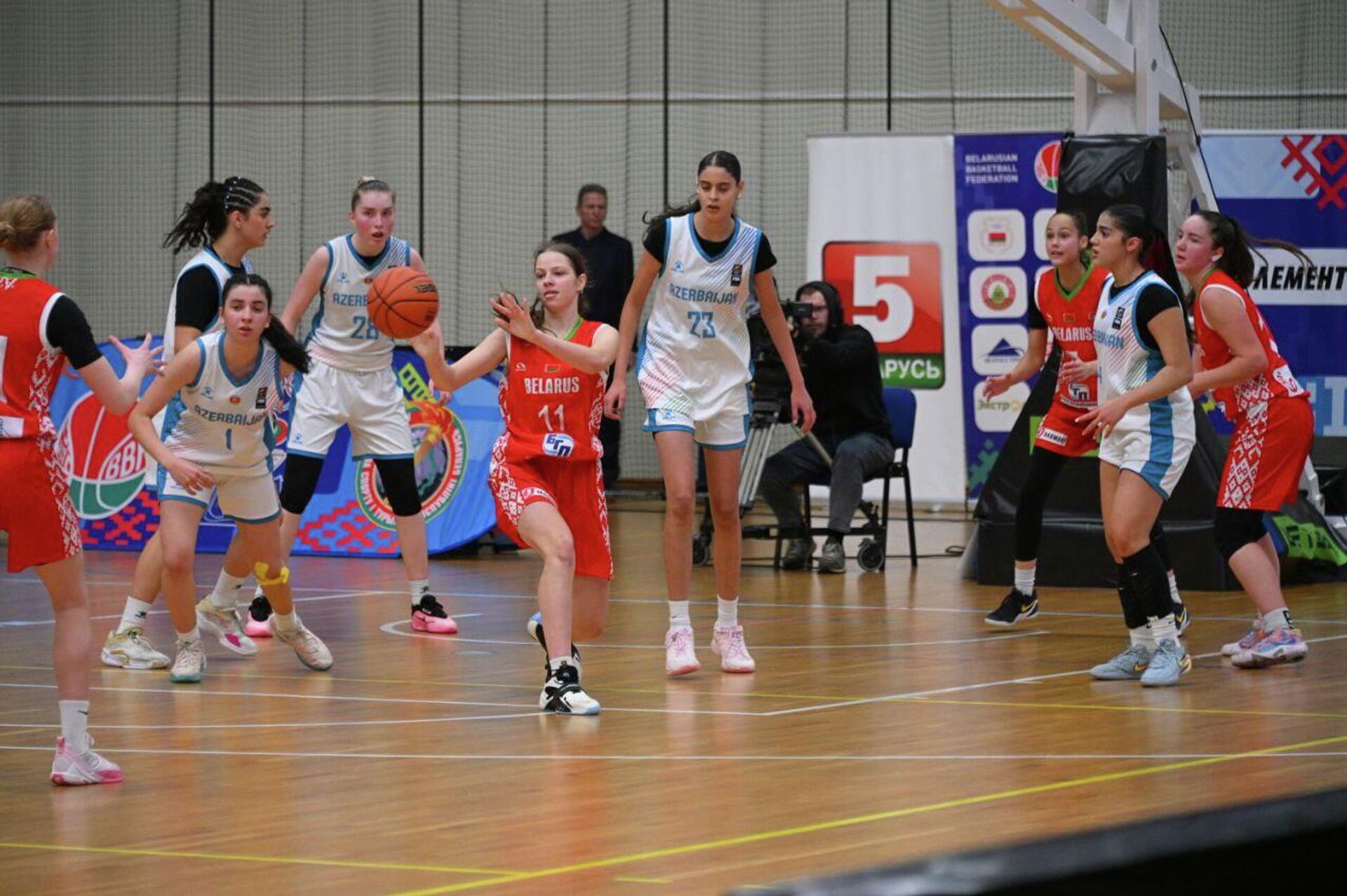 Игровой момент первого матча турнира - Sputnik Беларусь, 1920, 05.12.2025