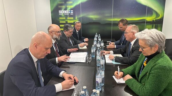 Встреча замглавы МИД Беларуси Игоря Секреты с представителем ОБСЕ по вопросам свободы СМИ Яном Браттау - Sputnik Беларусь