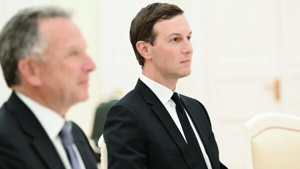 Зять президента США Джаред Кушнер и спецпосланник президента США Стивен Уиткофф - Sputnik Беларусь