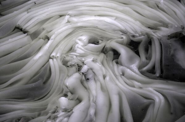 Намерзающий лед на Москве-реке