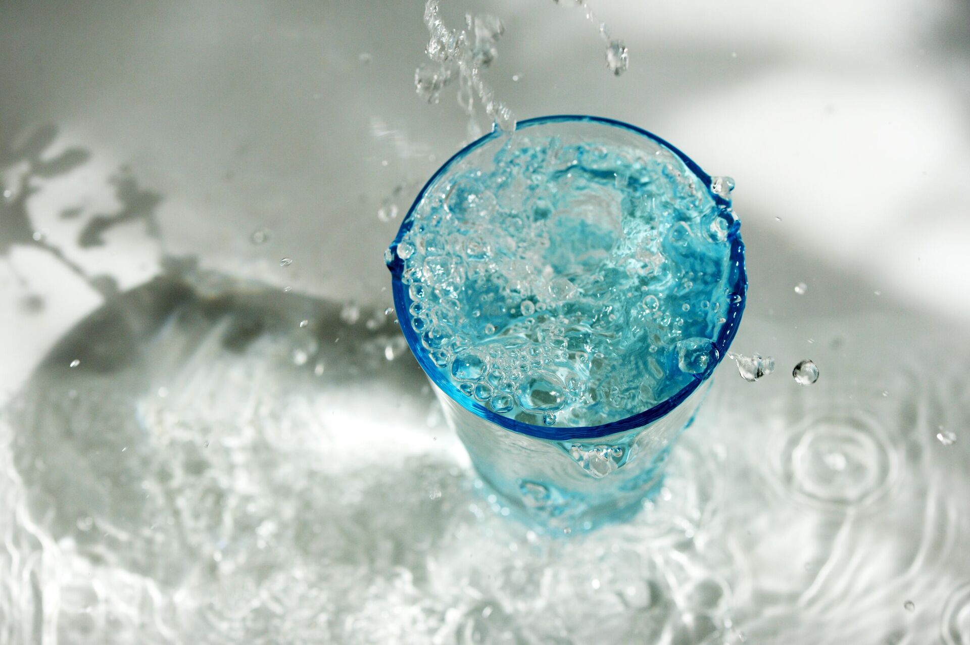 Вода в стакане - Sputnik Беларусь, 1920, 07.12.2025