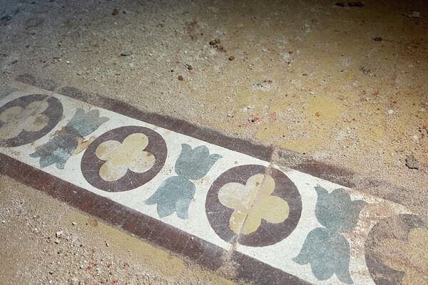 Падобная плітка ўпрыгожвала памяшканні легендарнага Тытаніка, а выраблялася ў Данбасе і Польшчы - Sputnik Беларусь