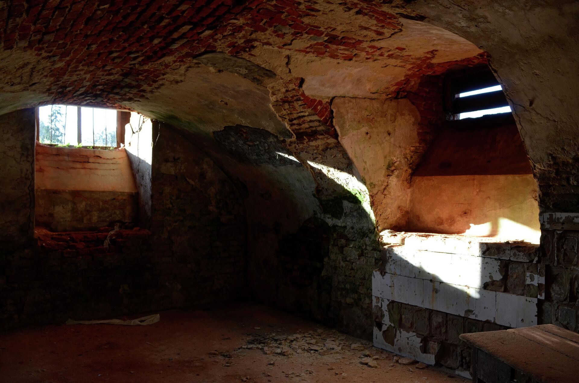 Кухня дворца, которую нашли случайно во время строительных работ. Вход в нее был замурован - Sputnik Беларусь, 1920, 13.12.2025