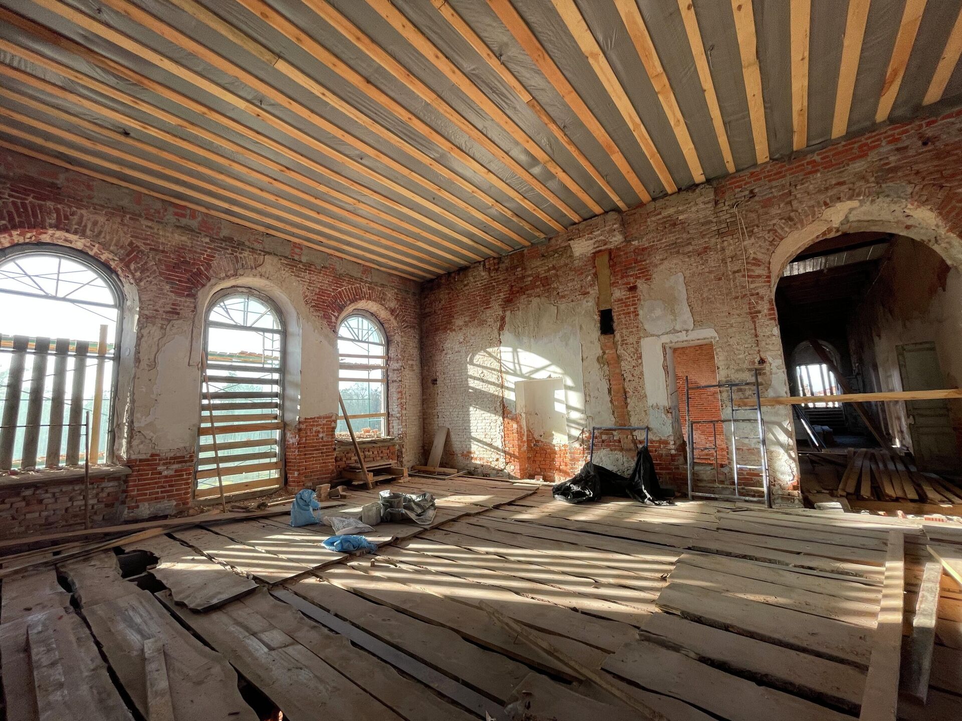 Бальный зал дворца в наши дни - Sputnik Беларусь, 1920, 13.12.2025