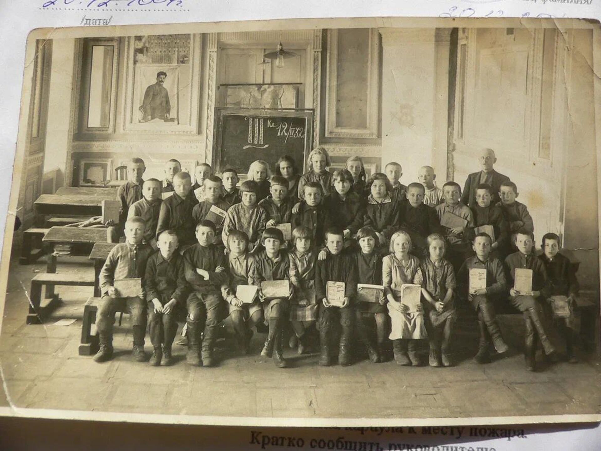 В советский период в здании дворца работала школа. По воспоминаниям учеников, в комнатах еще присутствовала мебель и уникальная роспись - Sputnik Беларусь, 1920, 13.12.2025