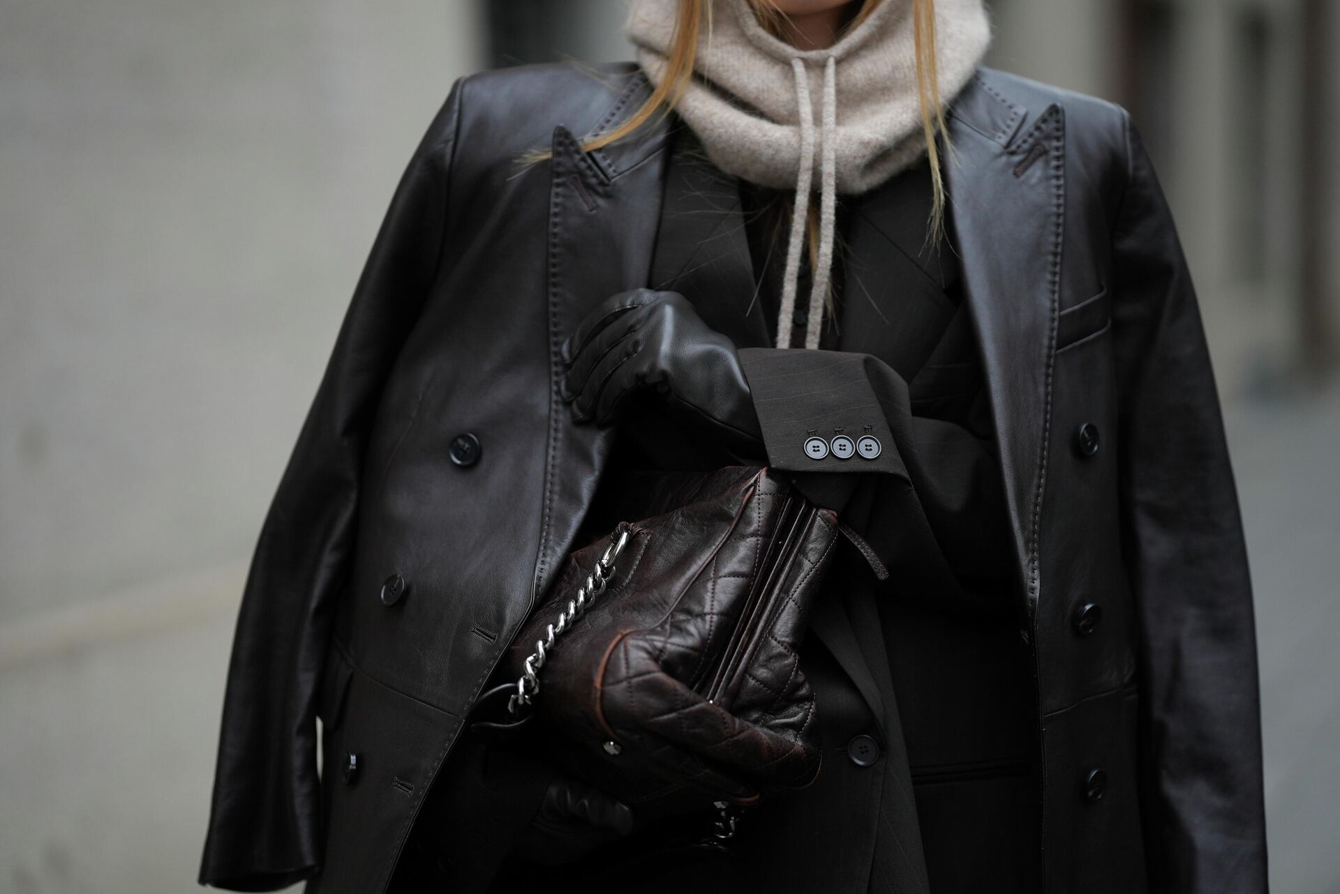 Кожаный тренч - Sputnik Беларусь, 1920, 09.12.2025