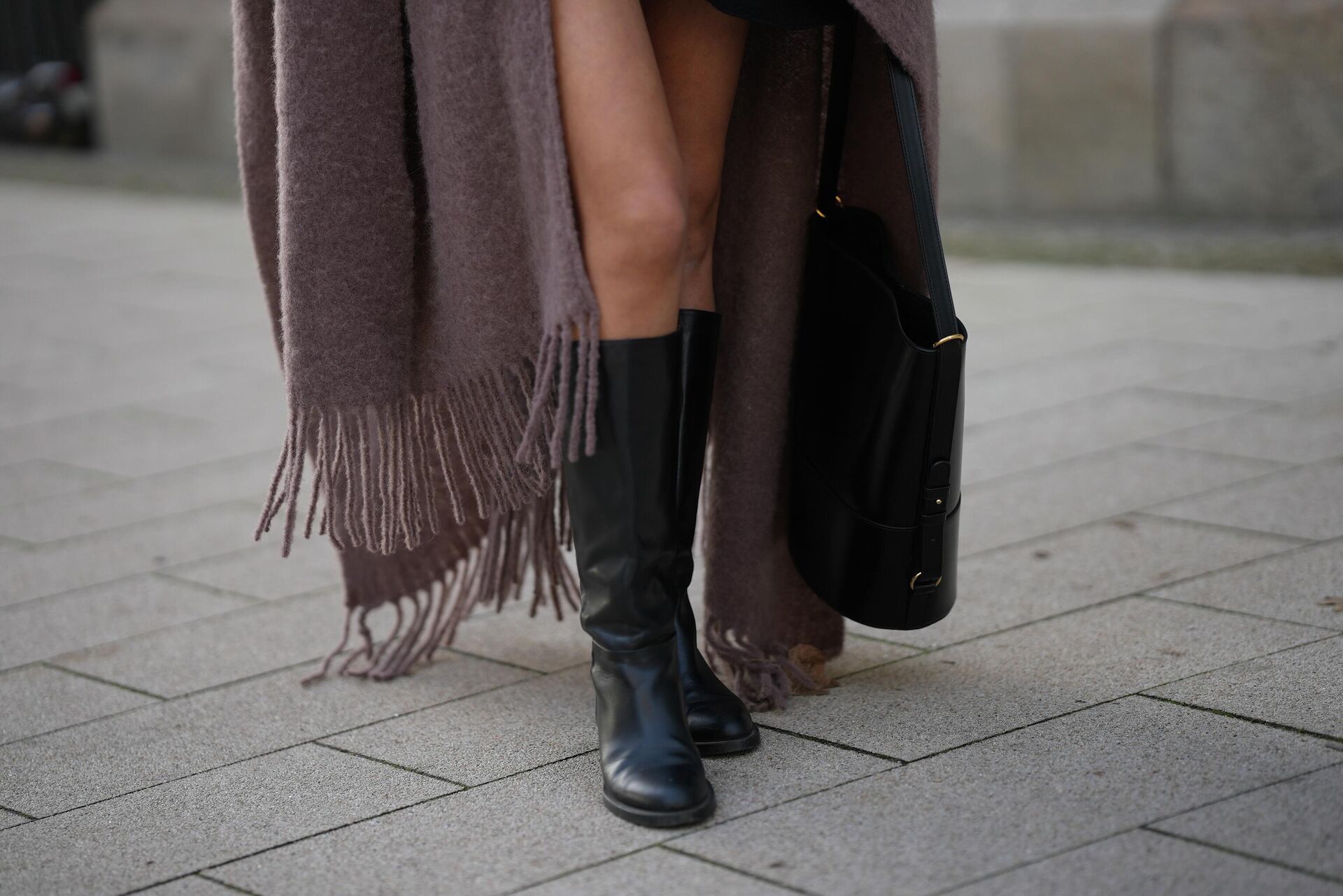 Бахрома - в том числе на аксессуарах - актуальна в этом сезоне - Sputnik Беларусь, 1920, 09.12.2025