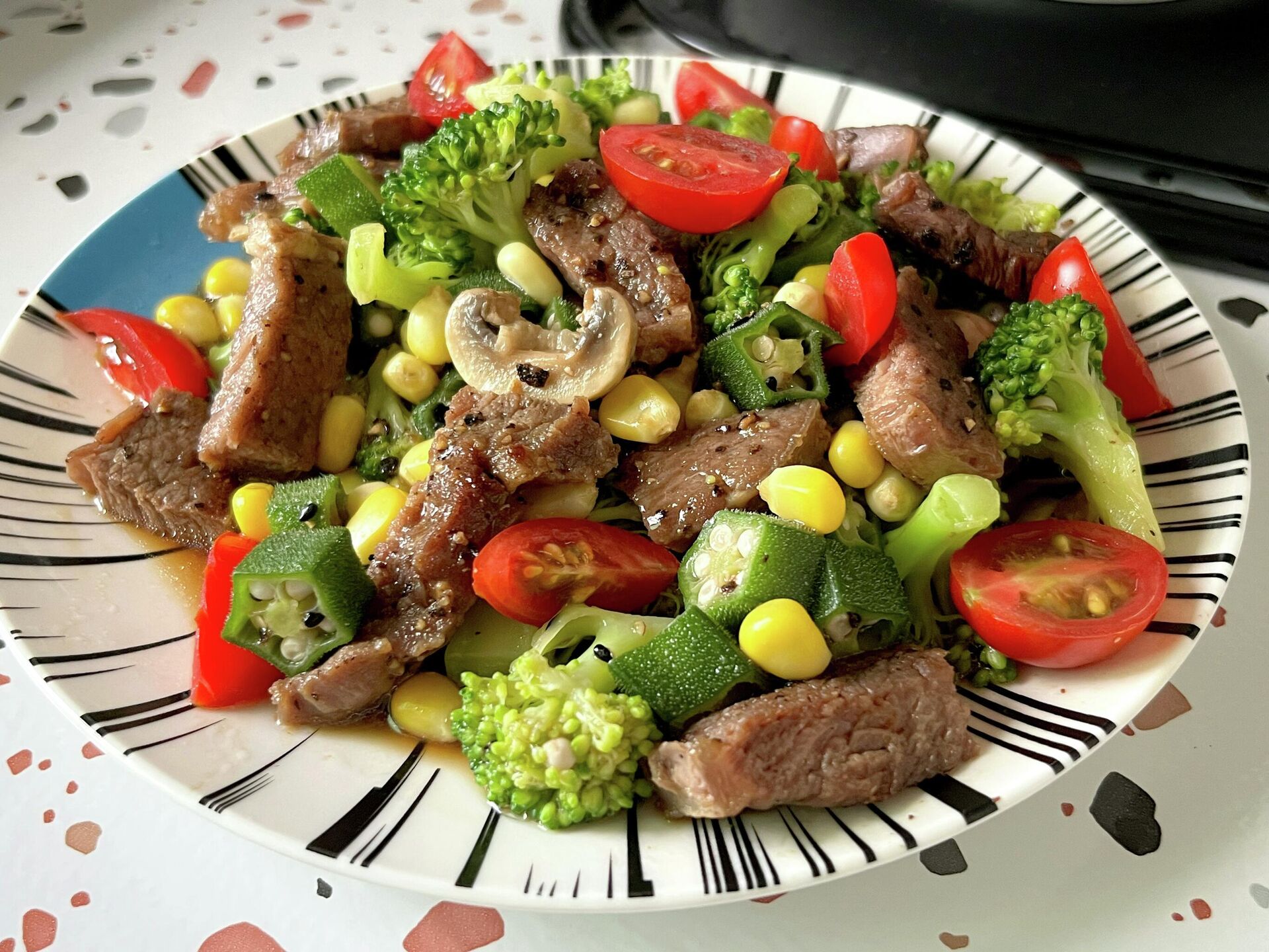 Теплый салат с говядиной - Sputnik Беларусь, 1920, 09.12.2025