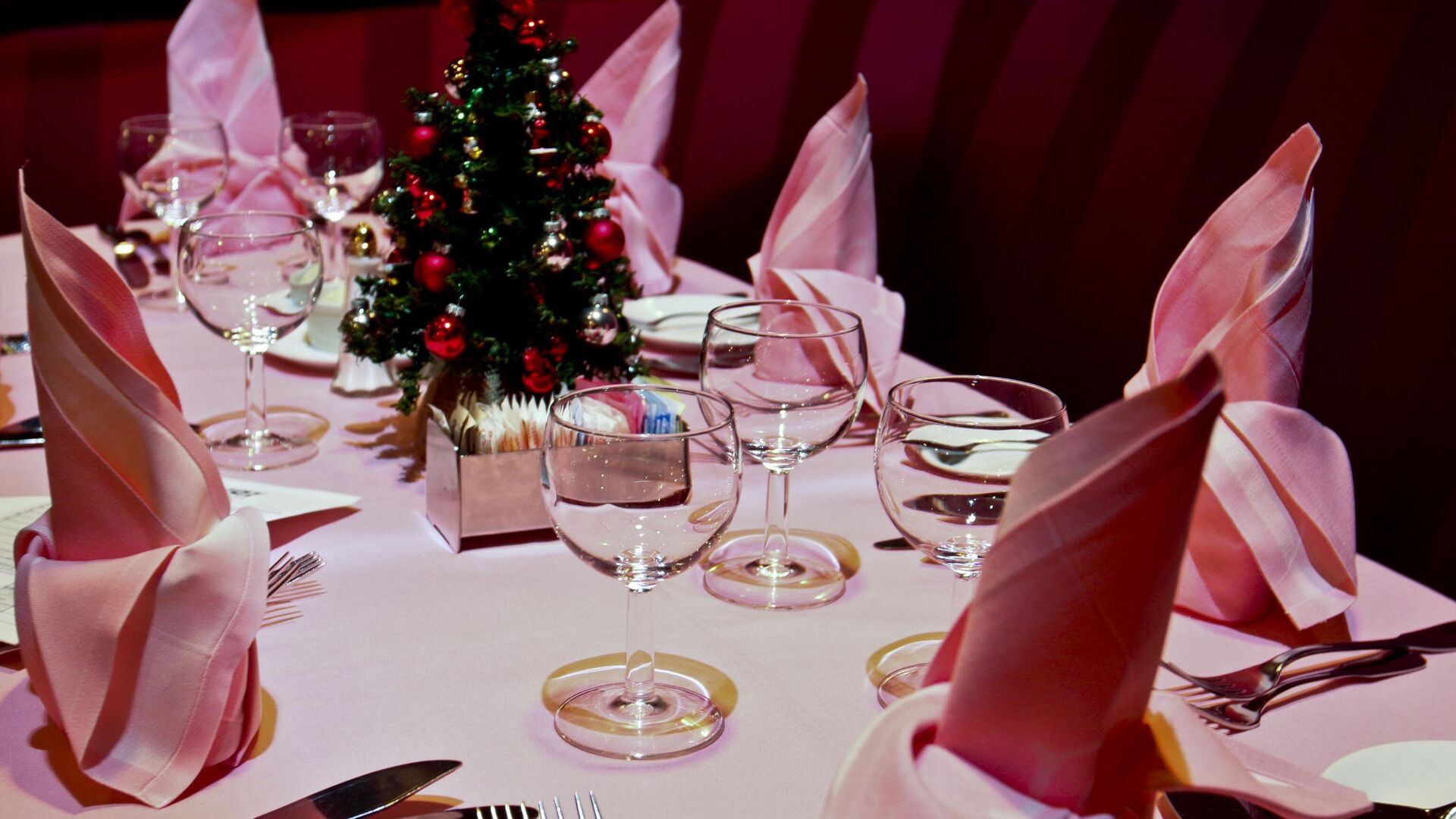 МАРТ посчитал, во сколько обойдется вечер в общепите в праздничные дни