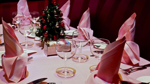 Навагодні стол у рэстаране - Sputnik Беларусь