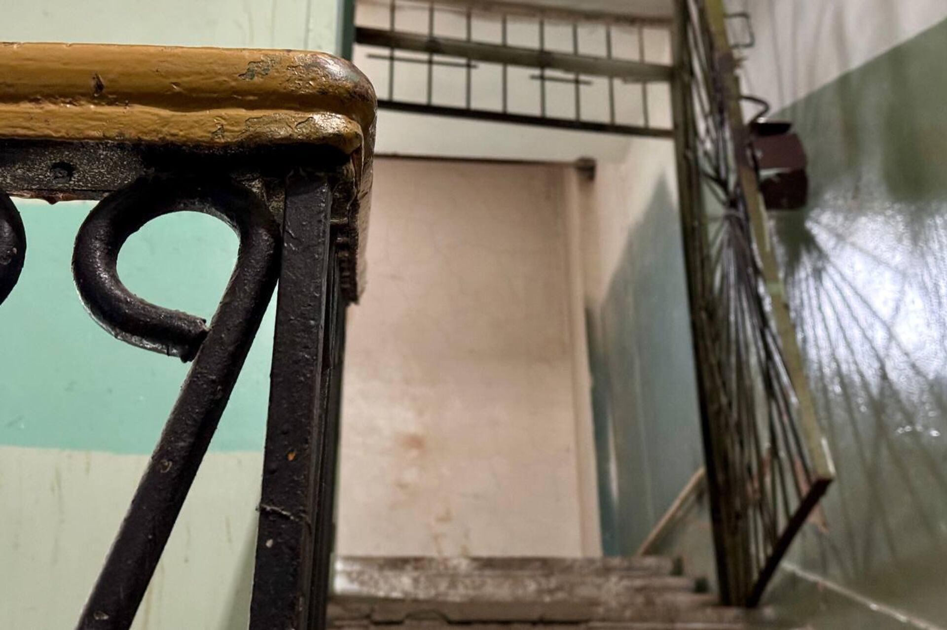 Подъезд в доме на Кирова, 1 в Минске (Ворота Минска) - Sputnik Беларусь, 1920, 11.12.2025