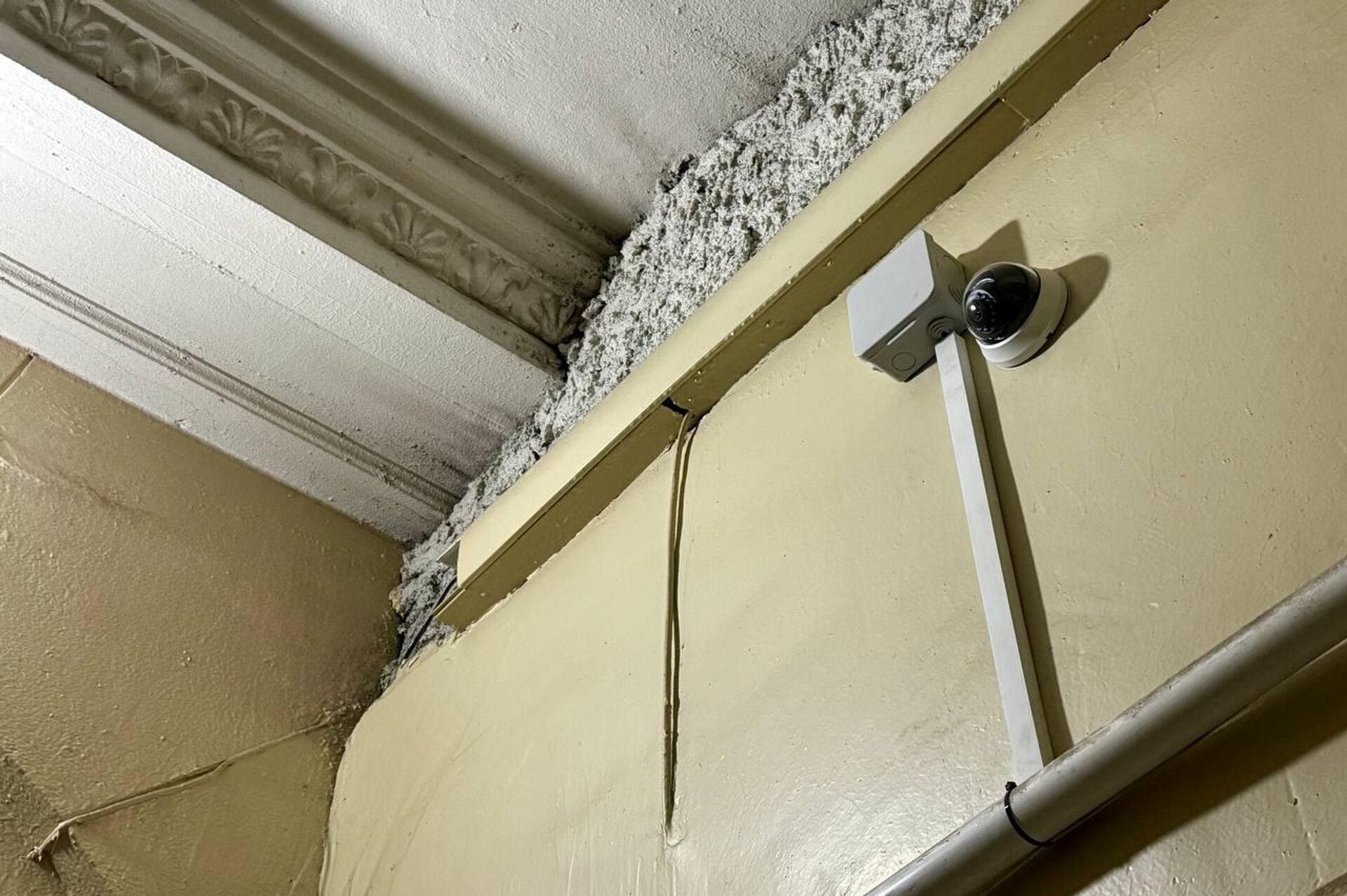 Подъезд в доме на Кирова, 1 в Минске (Ворота Минска) - Sputnik Беларусь, 1920, 11.12.2025