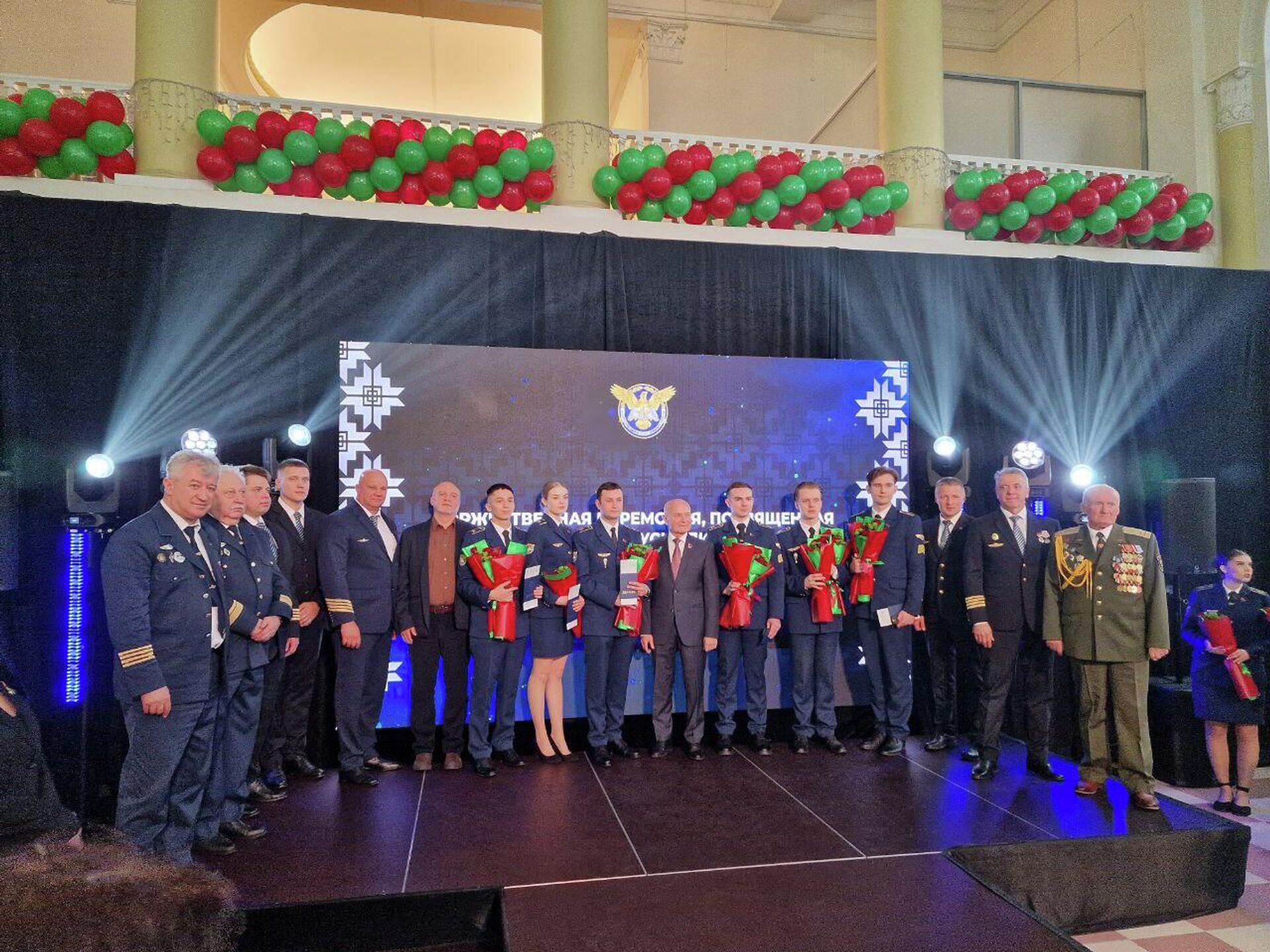 Первый выпуск пилотов гражданской авиации - Sputnik Беларусь, 1920, 12.12.2025