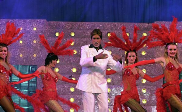 Звезда &amp;quot;Болливуда&amp;quot;, индийский актер, кинопродюсер, телеведущий и политик Амитабх Баччан родился 11 октября 1942 г.