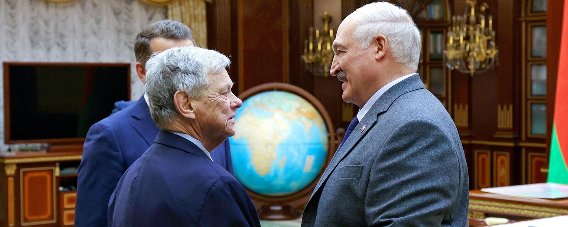 Президент Беларуси Александр Лукашенко и спецпосланник президента США по Беларуси Джон Коул - Sputnik Беларусь, 1920, 28.04.2026