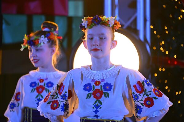 Модны паказ &quot;Беларусь міжнародная&quot; прайшоў у рамках Каляднага дабрачыннага кірмашу ў Мінску - Sputnik Беларусь