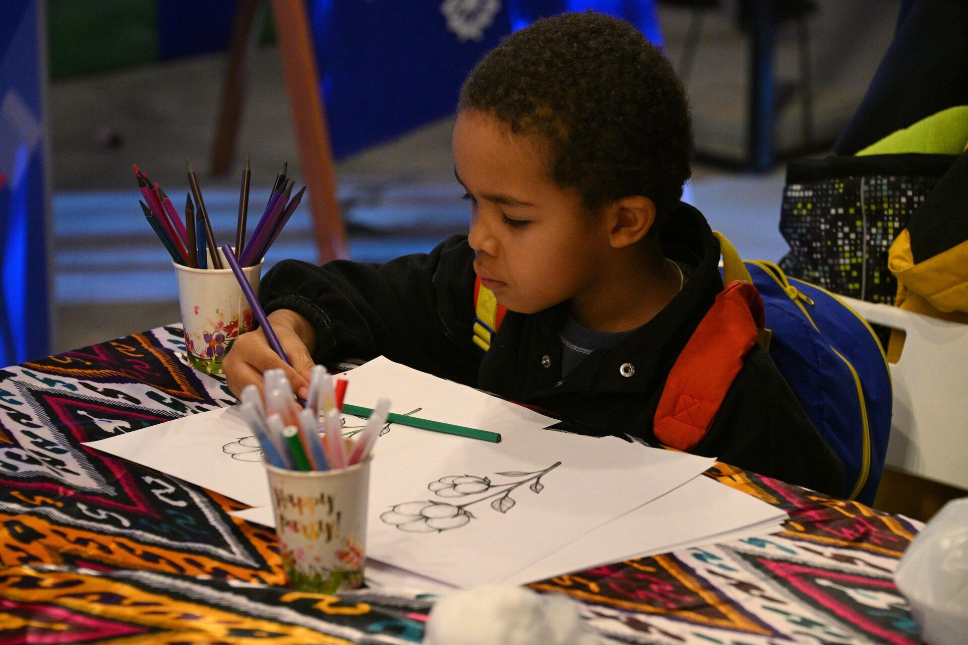 Детские мастер-классы на Рождественской благотворительной ярмарке в Минске. - Sputnik Беларусь, 1920, 13.12.2025